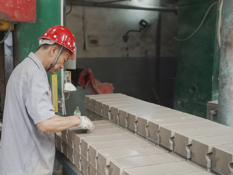 Kerui Strict Quality Control on Refractory Bricks