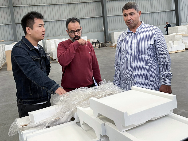 Kerui Introduce Corundum Brick to Egyptian Customer